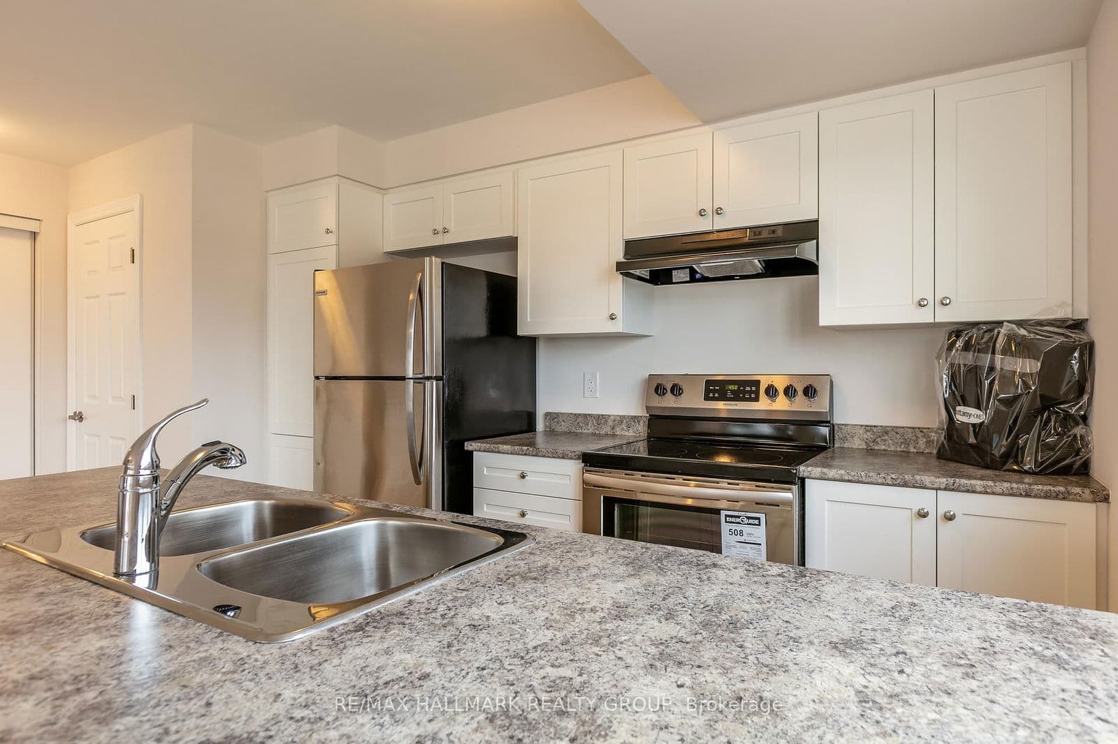 Condo Townhouse at 292 Zenith Private, Ottawa, ON - Photo 6 - RE/MAX Garden City Realty