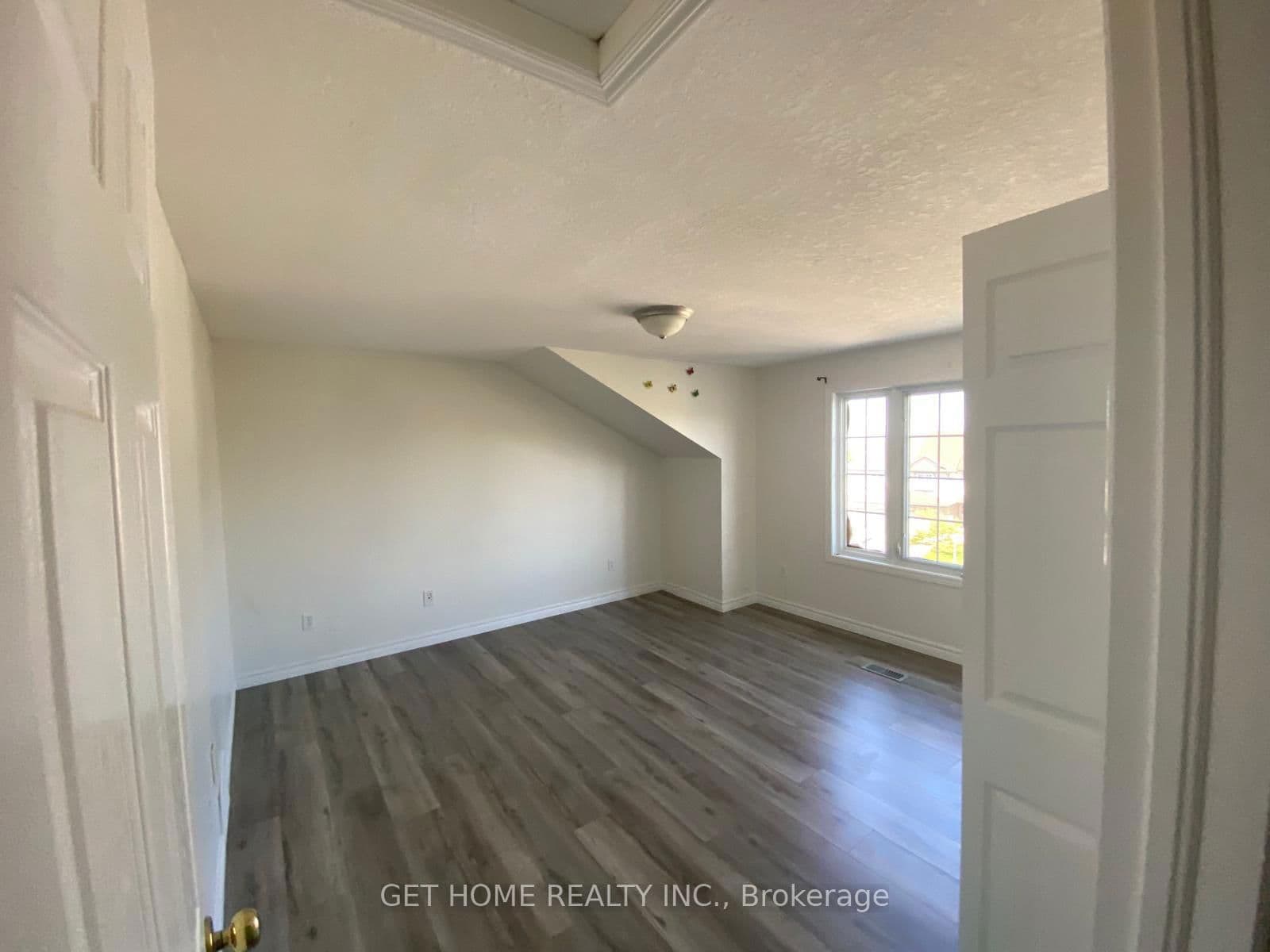 Att/Row/Townhouse at Upper- 12 Snowdrop Crescent, Kitchener, ON - Photo 5 - RE/MAX Garden City Realty