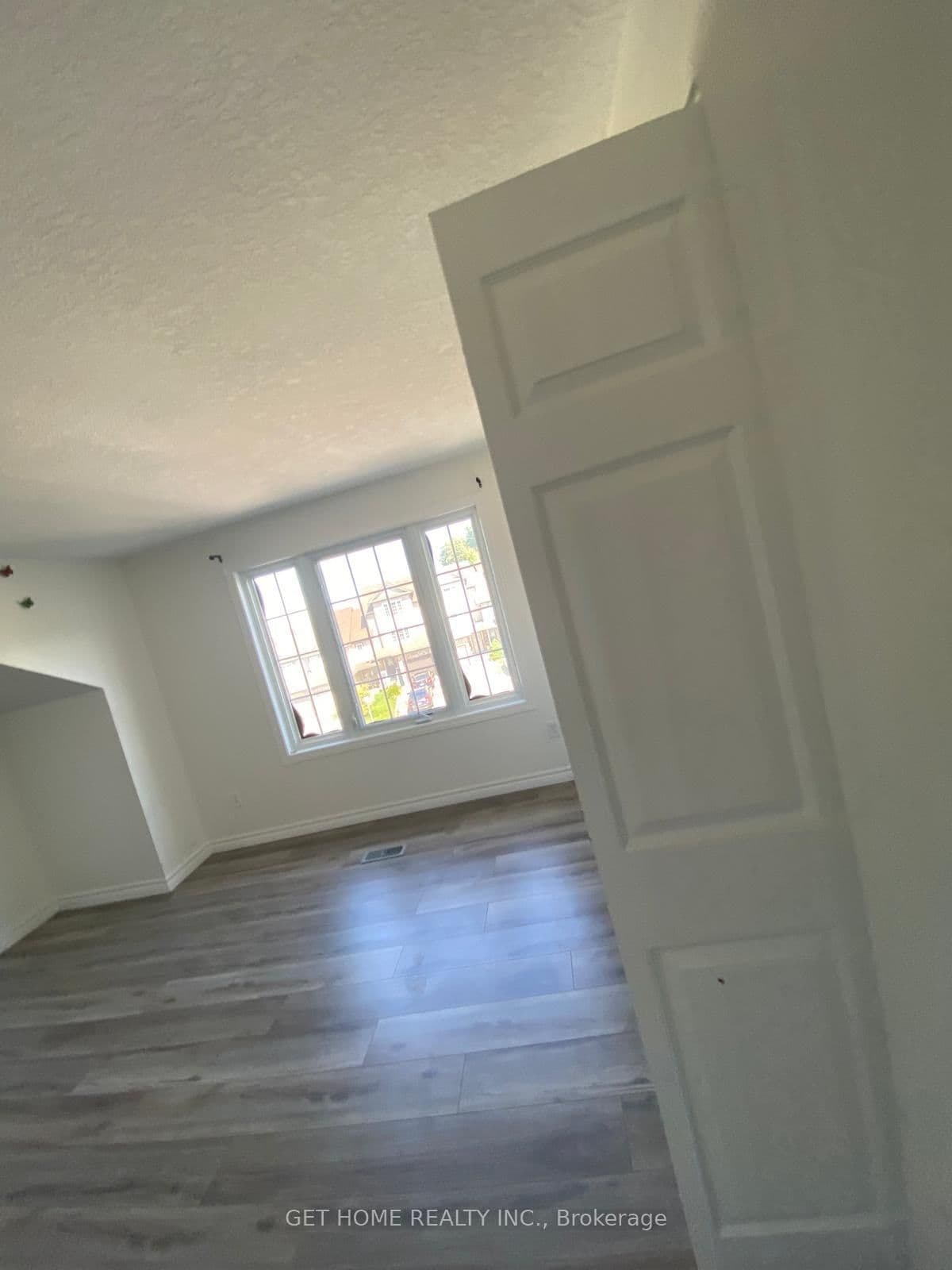 Att/Row/Townhouse at Upper- 12 Snowdrop Crescent, Kitchener, ON - Photo 6 - RE/MAX Garden City Realty