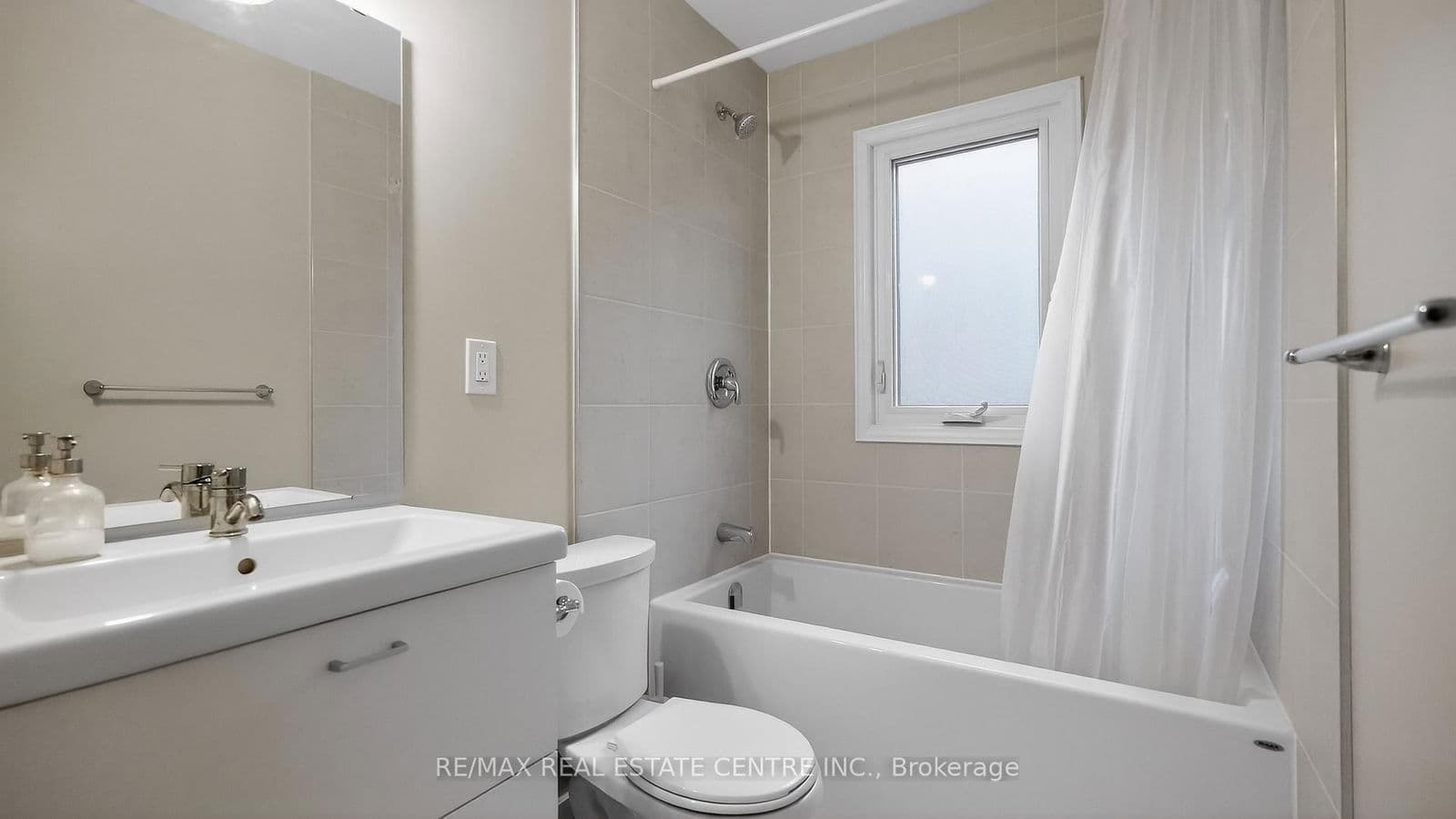 Detached at 342 East 17th Street, Hamilton, ON - Photo 8 - RE/MAX Garden City Realty