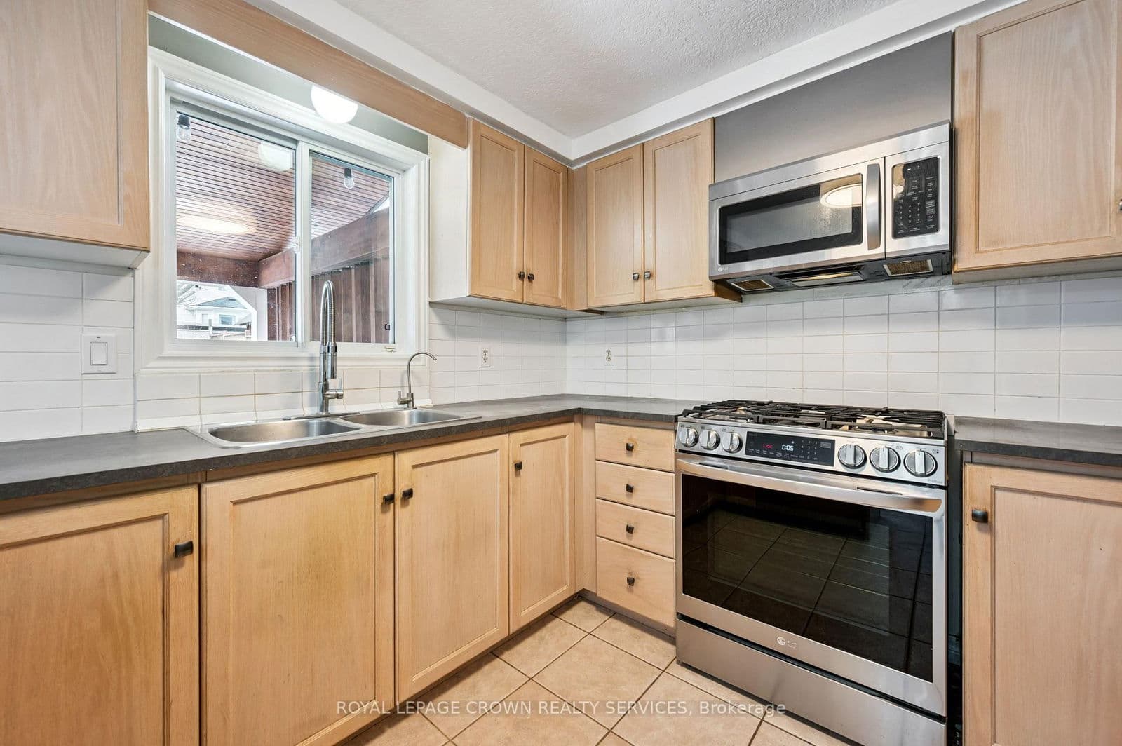 Detached at 16 Merlene Court, Cambridge, ON - Photo 13 - RE/MAX Garden City Realty