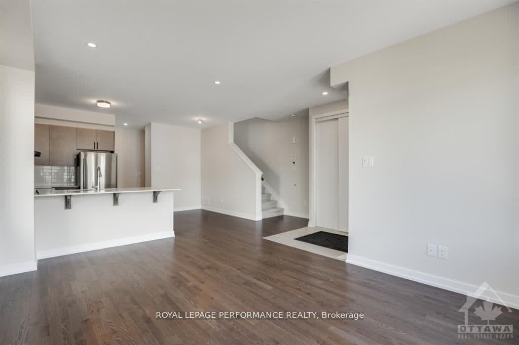 Att/Row/Townhouse at 522 OLDENBURG Avenue, Richmond, ON - Photo 10 - RE/MAX Garden City Realty