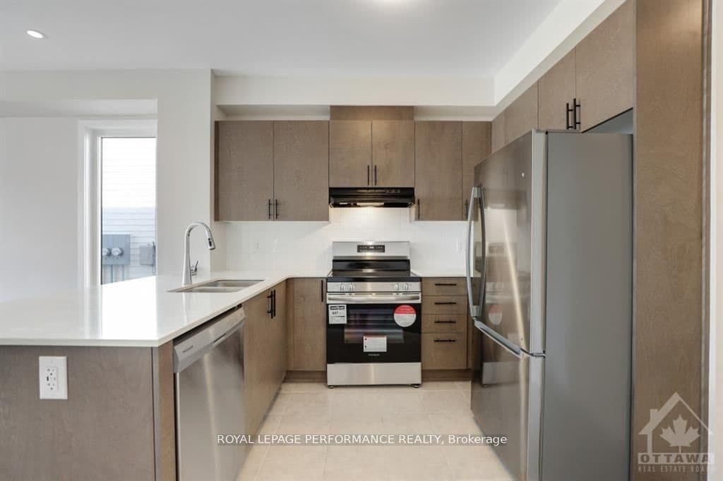 Att/Row/Townhouse at 522 OLDENBURG Avenue, Richmond, ON - Photo 13 - RE/MAX Garden City Realty