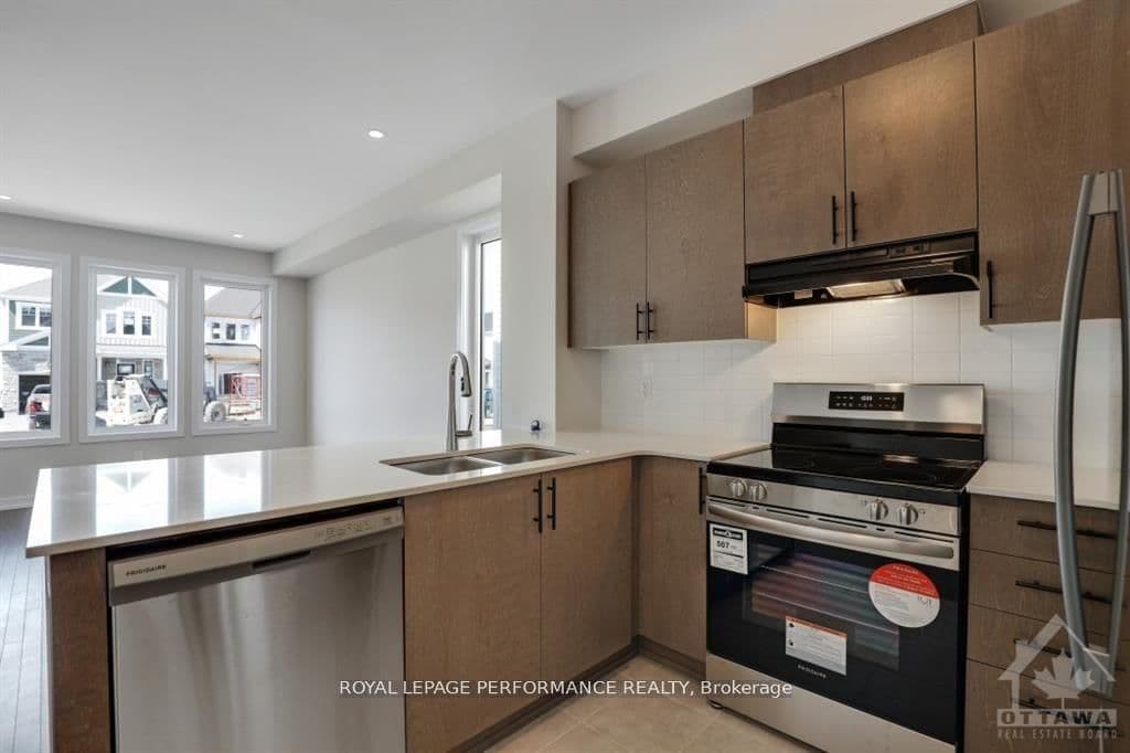 Att/Row/Townhouse at 522 OLDENBURG Avenue, Richmond, ON - Photo 14 - RE/MAX Garden City Realty