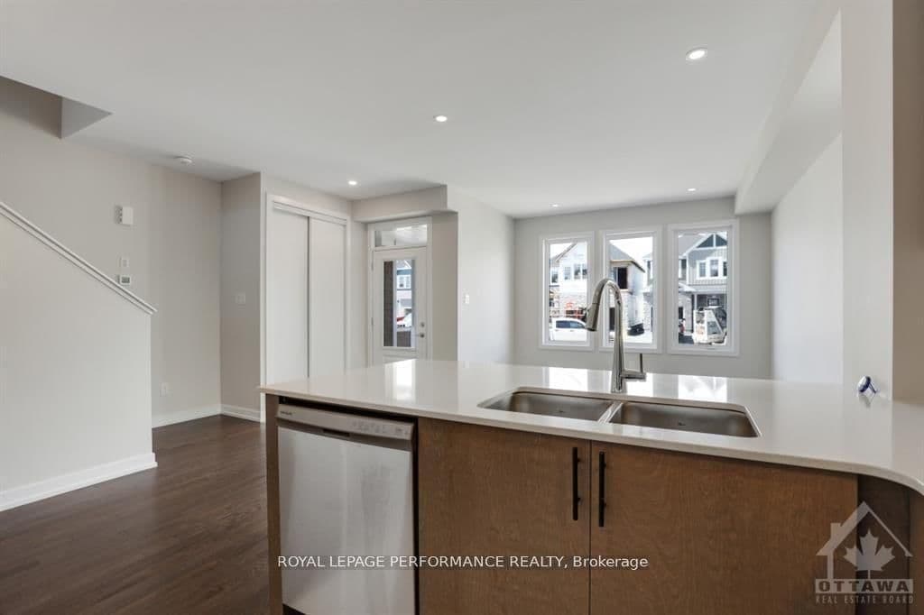 Att/Row/Townhouse at 522 OLDENBURG Avenue, Richmond, ON - Photo 15 - RE/MAX Garden City Realty