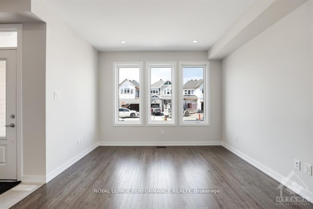 Att/Row/Townhouse at 522 OLDENBURG Avenue, Richmond, ON - Photo 5 - RE/MAX Garden City Realty