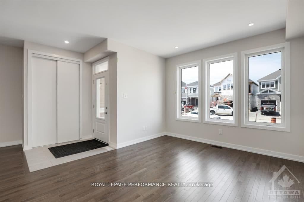 Att/Row/Townhouse at 522 OLDENBURG Avenue, Richmond, ON - Photo 6 - RE/MAX Garden City Realty