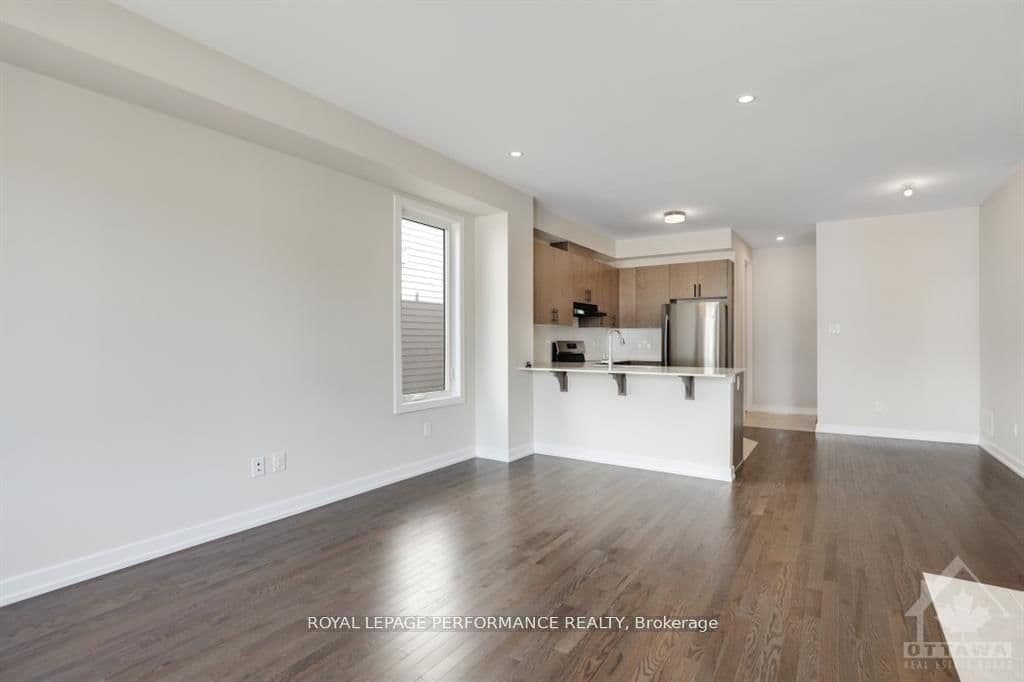 Att/Row/Townhouse at 522 OLDENBURG Avenue, Richmond, ON - Photo 8 - RE/MAX Garden City Realty