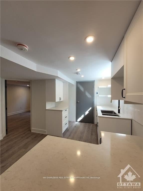 Detached at B- 814 SMYTH Road, Ottawa, ON - Photo 6 - RE/MAX Garden City Realty