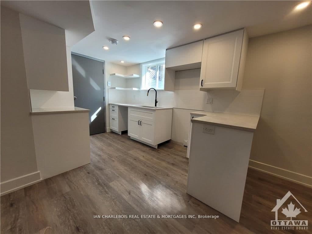 Detached at B- 814 SMYTH Road, Ottawa, ON - Photo 7 - RE/MAX Garden City Realty