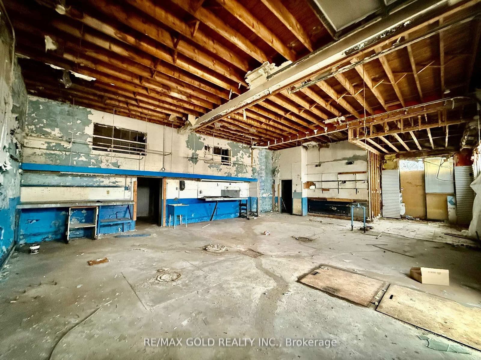 Commercial Retail at 201 Dundas Street, Woodstock, ON - Photo 5 - RE/MAX Garden City Realty