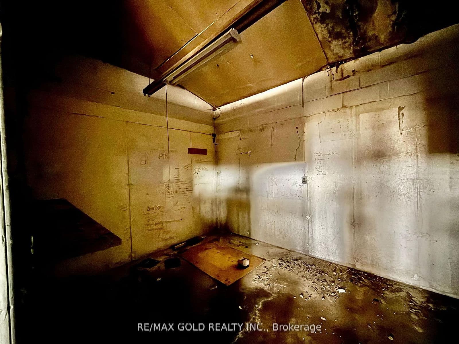 Commercial Retail at 201 Dundas Street, Woodstock, ON - Photo 7 - RE/MAX Garden City Realty