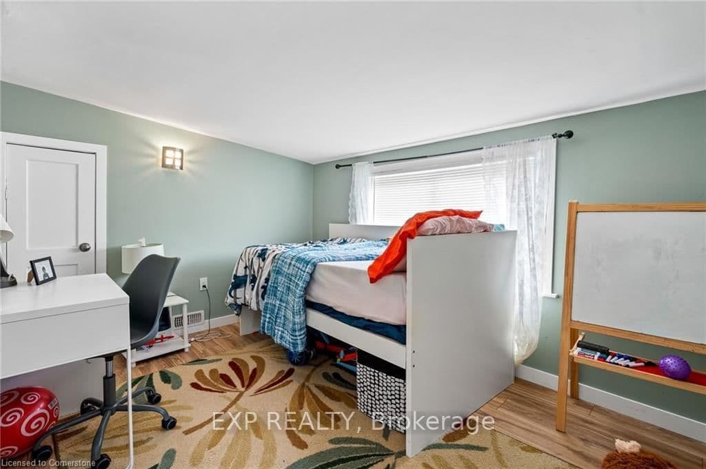 Detached at 70 Jarrow Road, St. Catharines, ON - Photo 10 - RE/MAX Garden City Realty