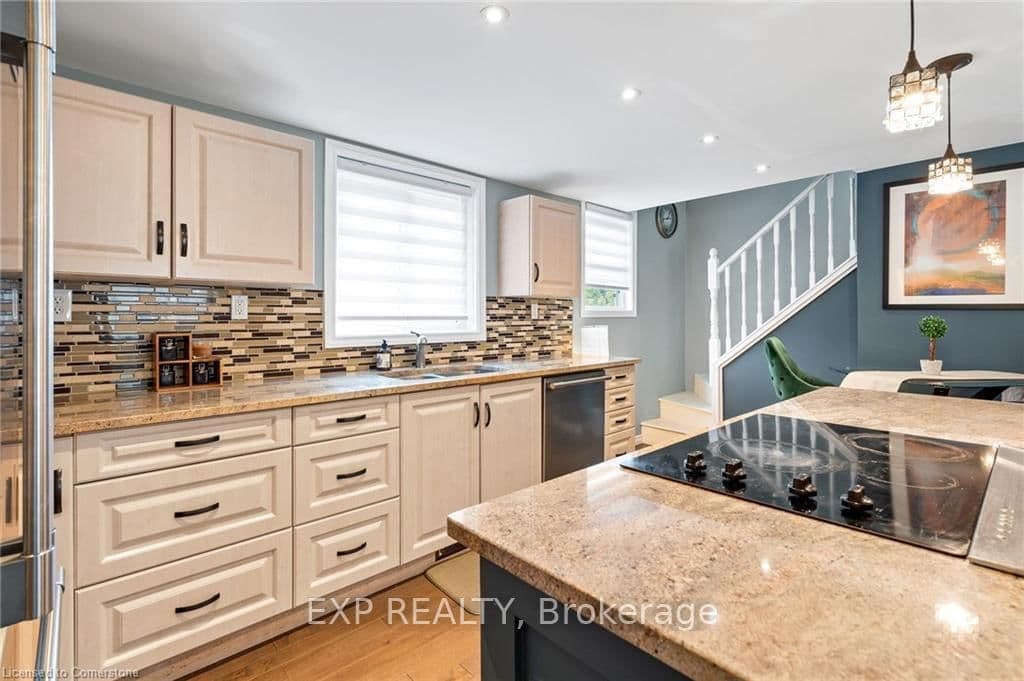 Detached at 70 Jarrow Road, St. Catharines, ON - Photo 6 - RE/MAX Garden City Realty