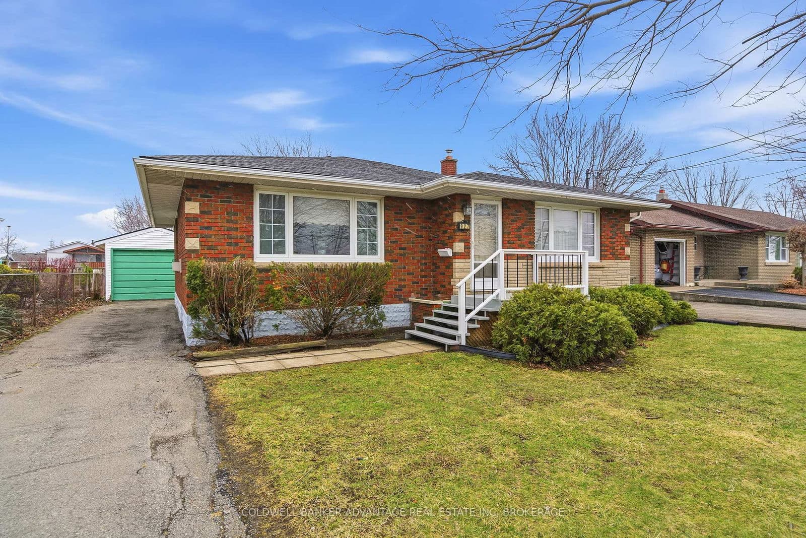 Detached at 927 Southworth Street, Welland, ON - Photo 3 - RE/MAX Garden City Realty