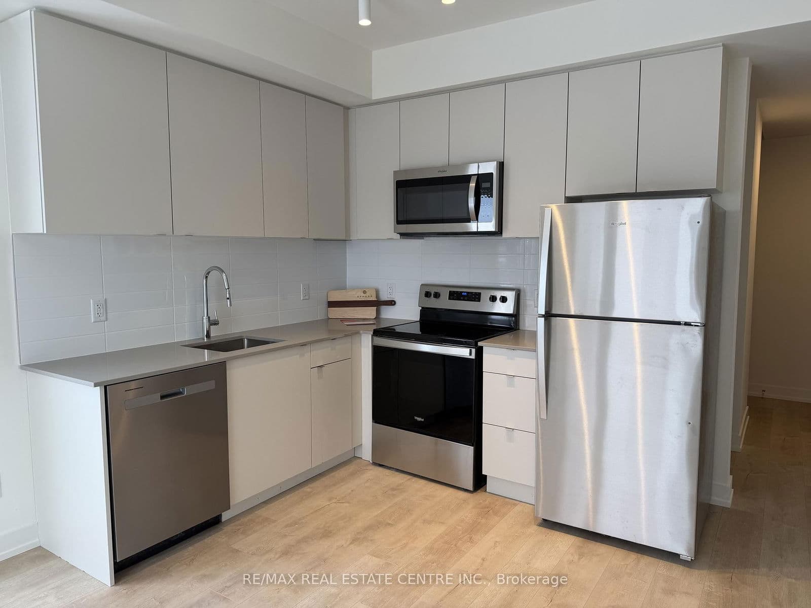 Condo Townhouse at 16 Melbourne Avenue, St. Catharines, ON - Photo 4 - RE/MAX Garden City Realty