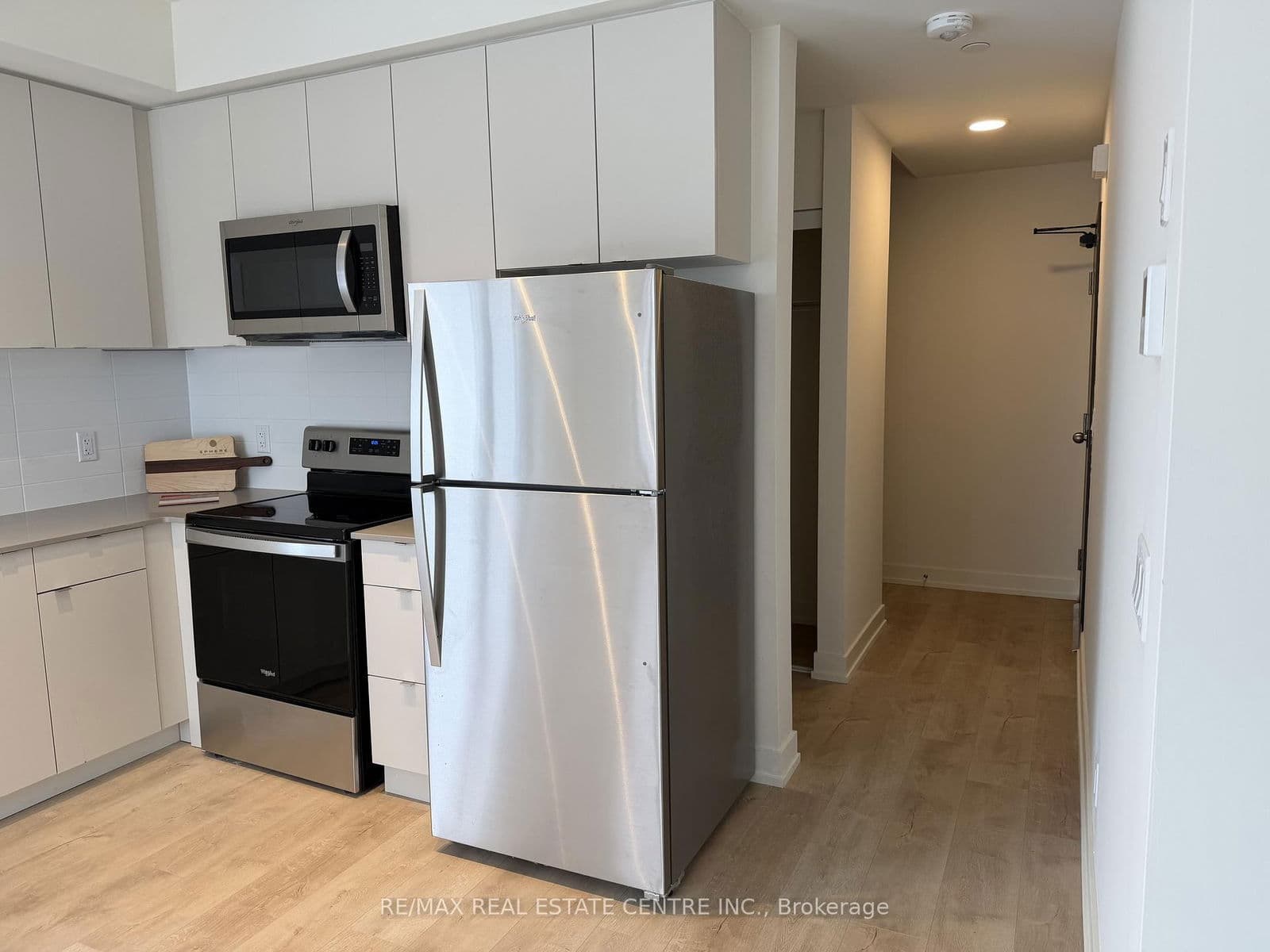 Condo Townhouse at 16 Melbourne Avenue, St. Catharines, ON - Photo 6 - RE/MAX Garden City Realty