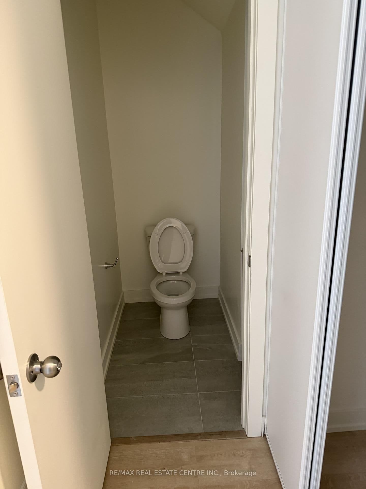 Condo Townhouse at 16 Melbourne Avenue, St. Catharines, ON - Photo 9 - RE/MAX Garden City Realty