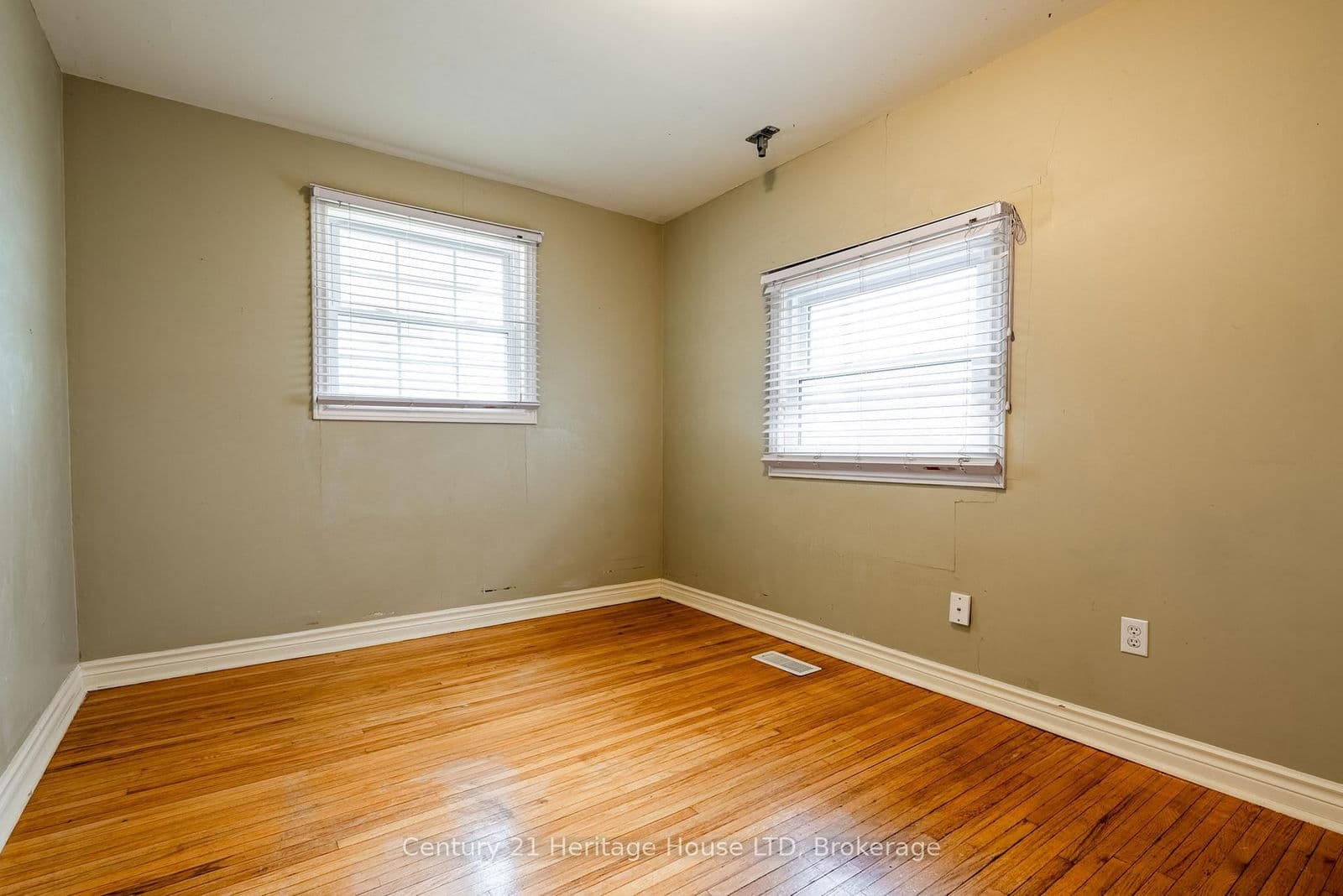 Detached at 57 Leeper Street, St. Catharines, ON - Photo 10 - RE/MAX Garden City Realty