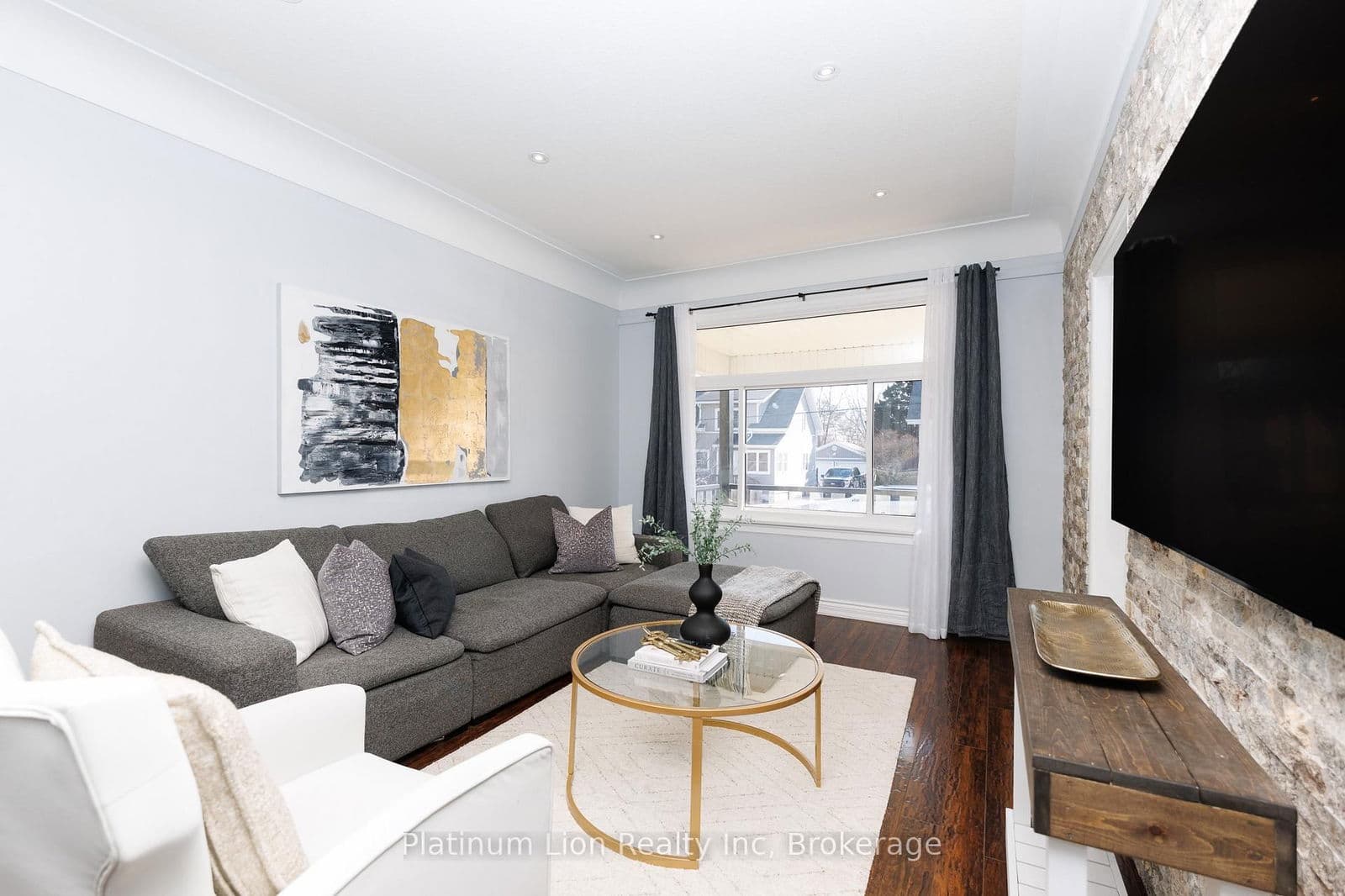 Detached at 11 Fairview Road, Grimsby, ON - Photo 12 - RE/MAX Garden City Realty