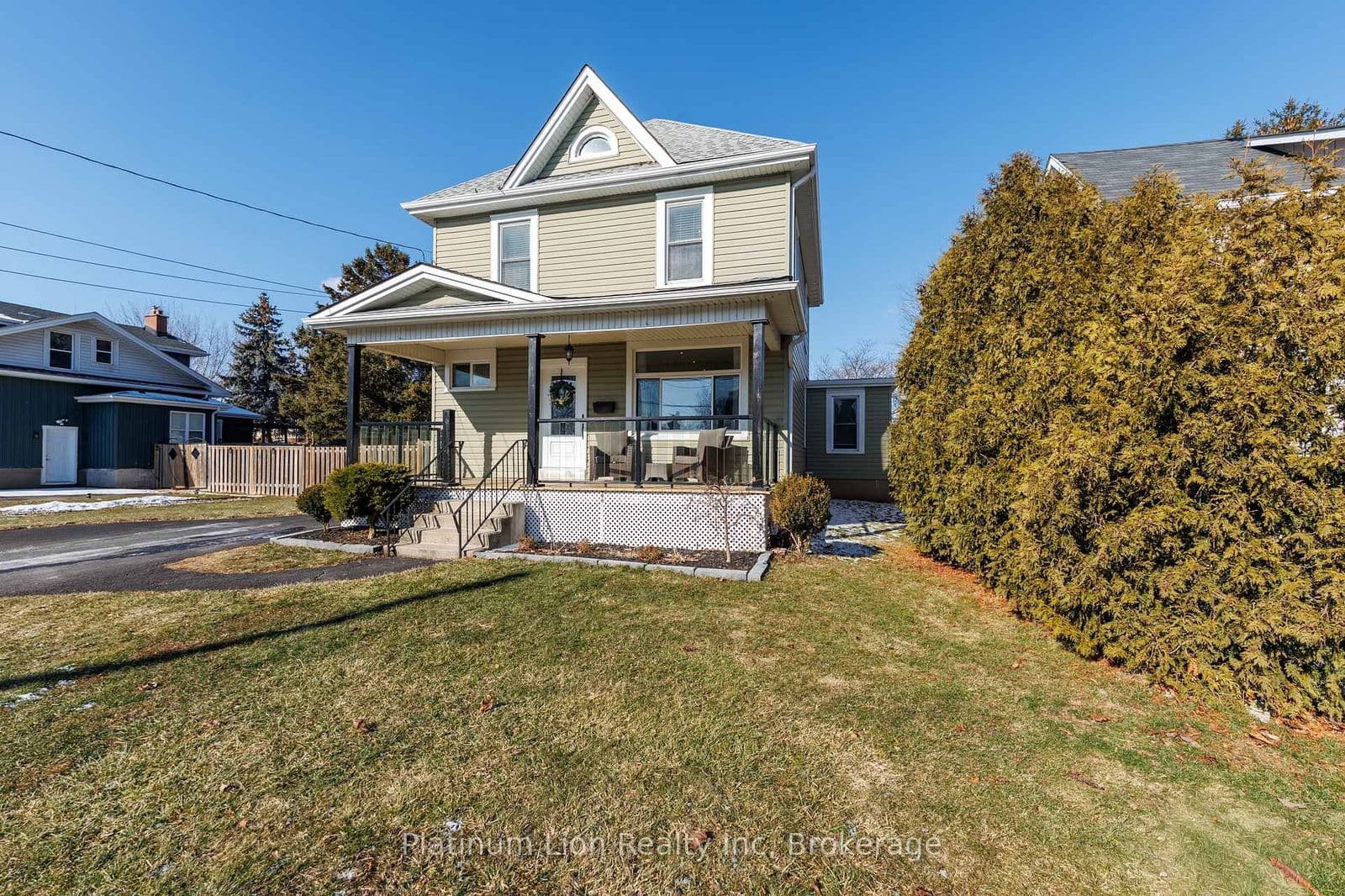 Detached at 11 Fairview Road, Grimsby, ON - Photo 2 - RE/MAX Garden City Realty