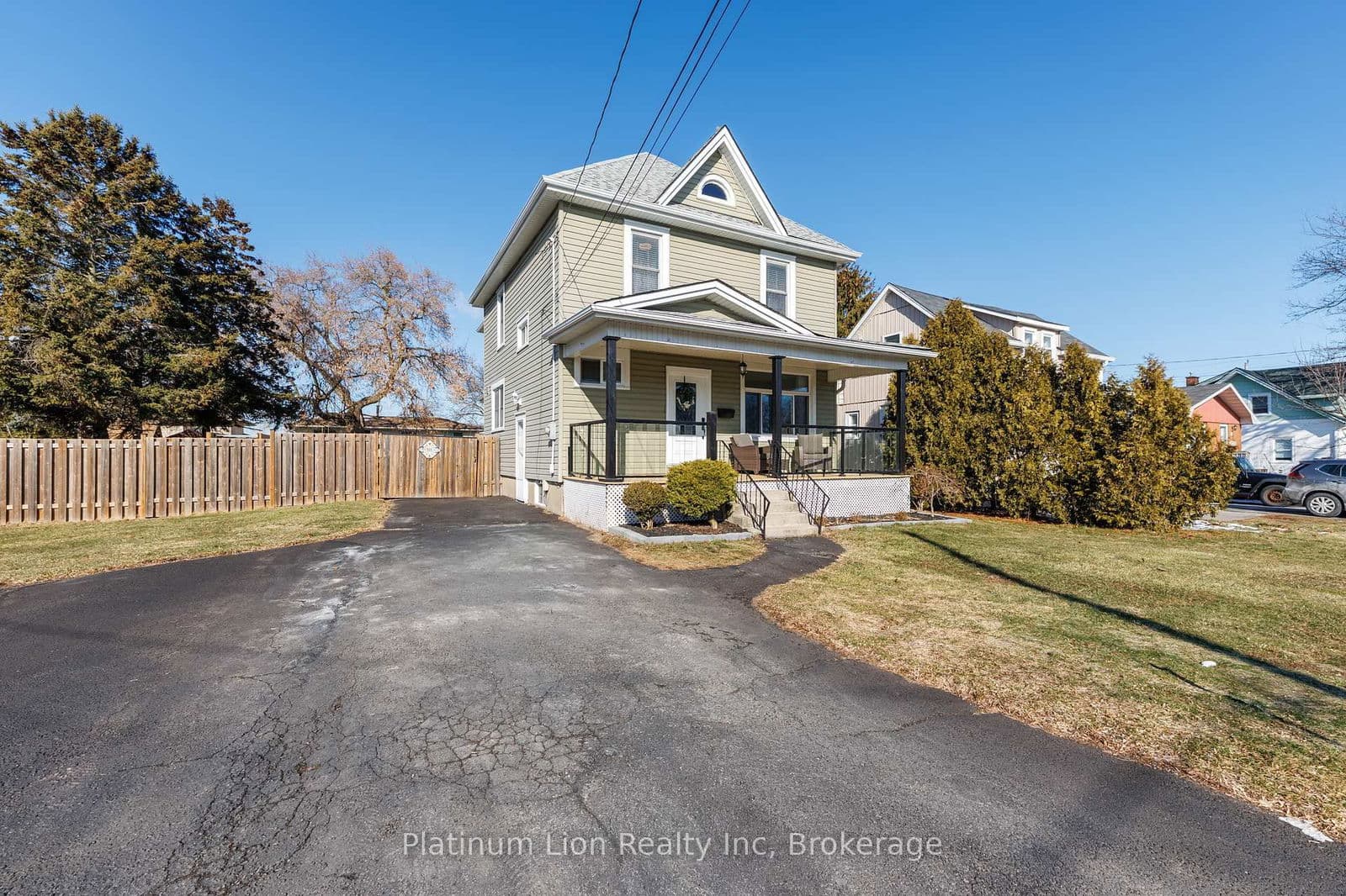 Detached at 11 Fairview Road, Grimsby, ON - Photo 3 - RE/MAX Garden City Realty