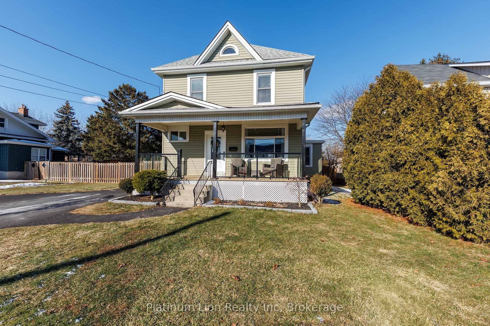 Detached at 11 Fairview Road, Grimsby, ON - Photo 5 - RE/MAX Garden City Realty