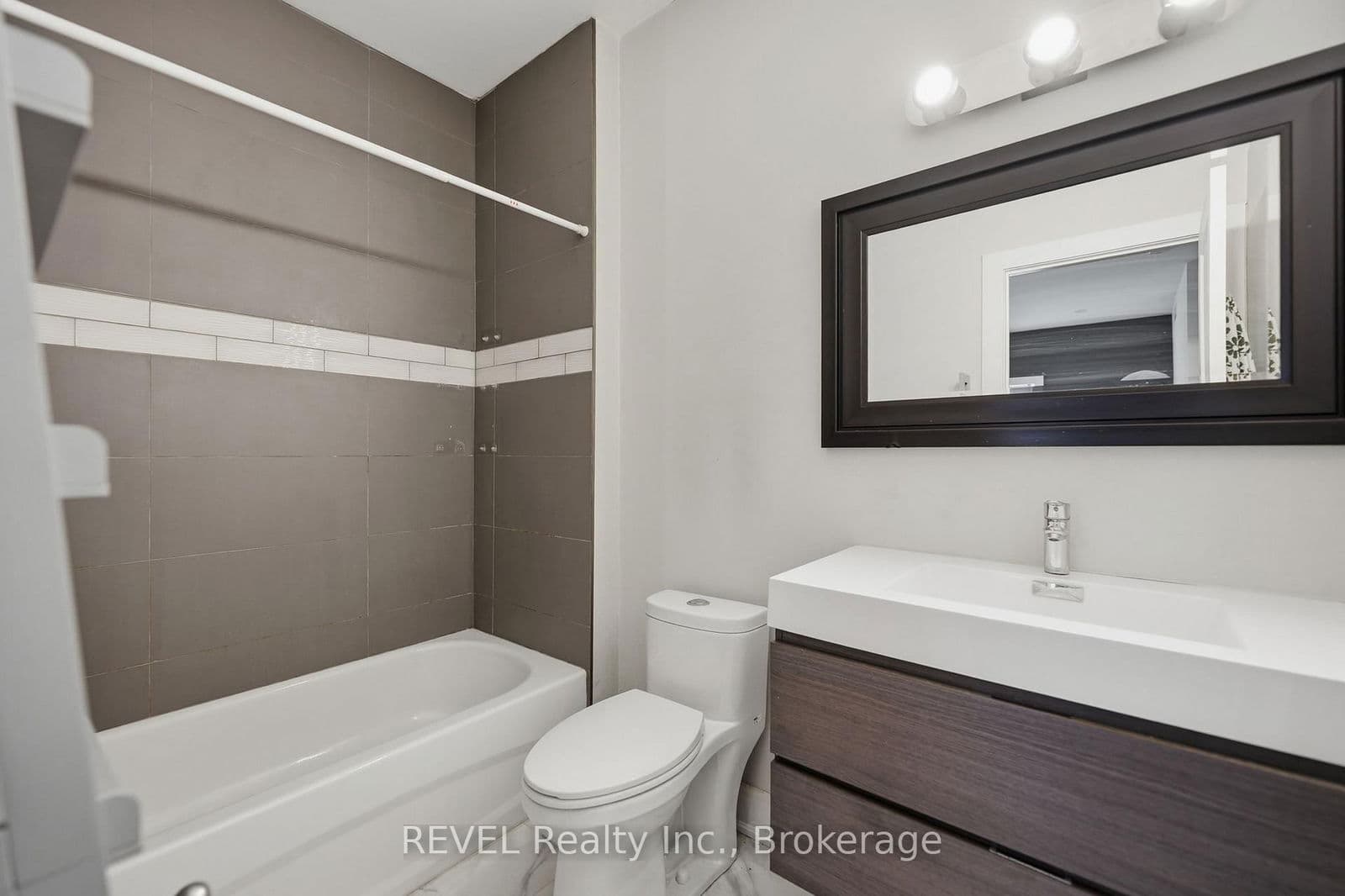 Store W Apt/Office at 2- 14 Front Street, Thorold, ON - Photo 10 - RE/MAX Garden City Realty