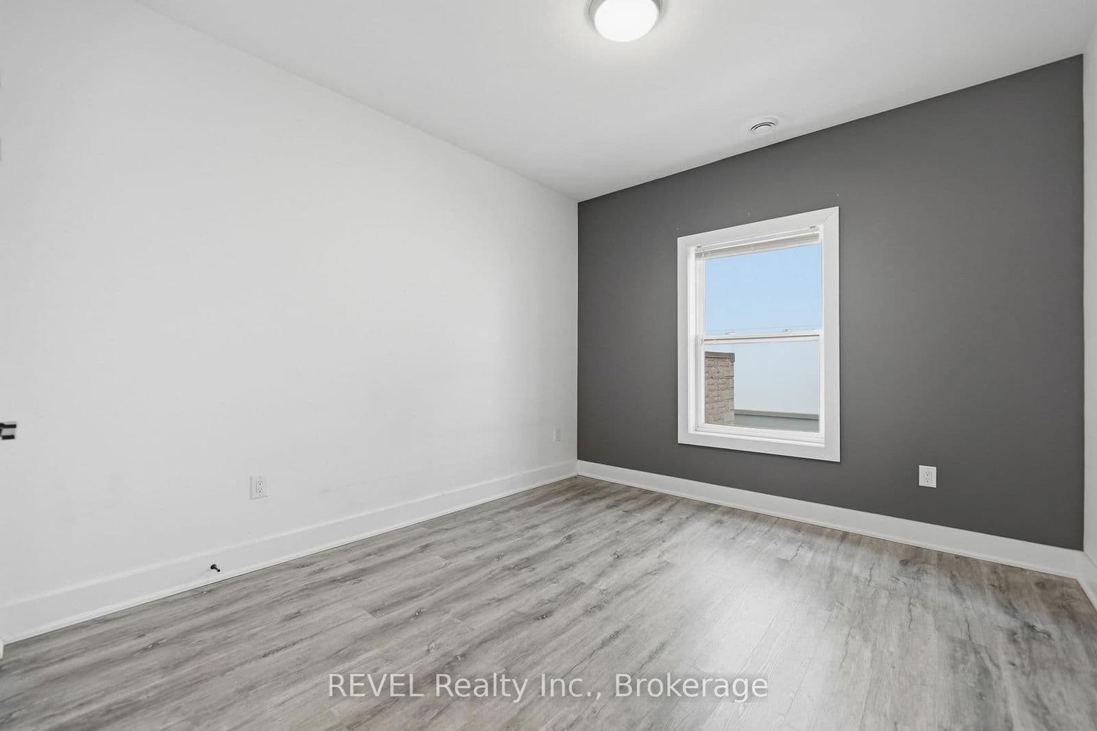 Store W Apt/Office at 2- 14 Front Street, Thorold, ON - Photo 11 - RE/MAX Garden City Realty