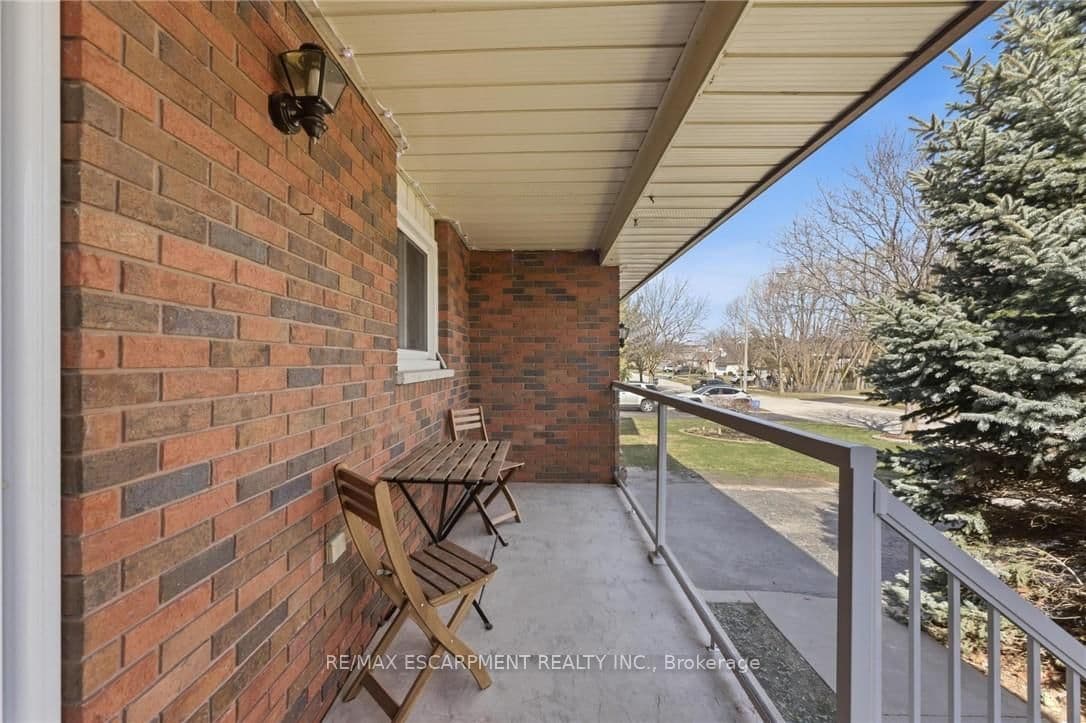 Detached at 21 MARGARET Avenue, Grimsby, ON - Photo 3 - RE/MAX Garden City Realty