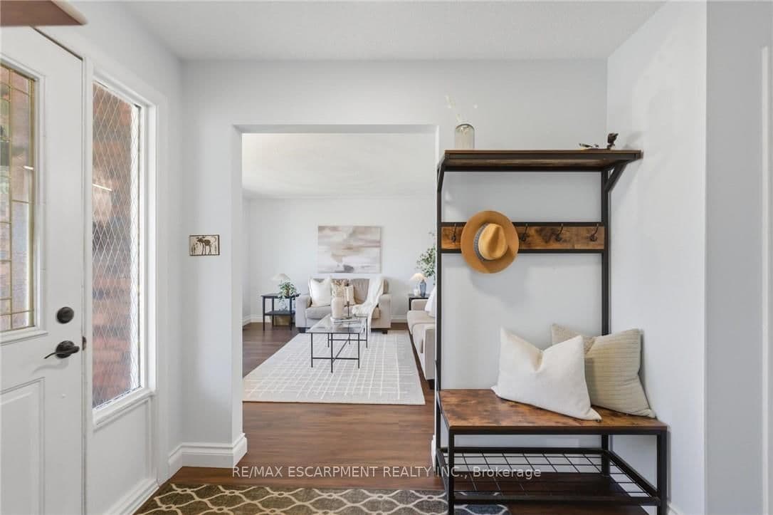 Detached at 21 MARGARET Avenue, Grimsby, ON - Photo 5 - RE/MAX Garden City Realty