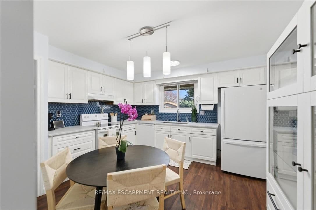 Detached at 21 MARGARET Avenue, Grimsby, ON - Photo 8 - RE/MAX Garden City Realty