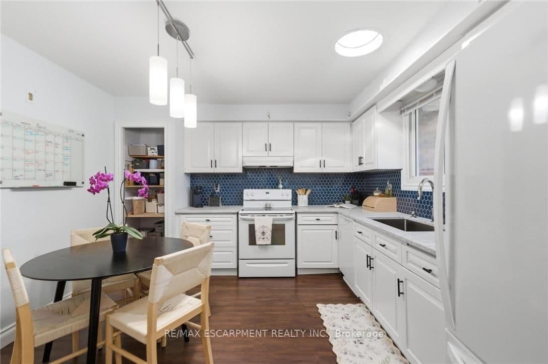 Detached at 21 MARGARET Avenue, Grimsby, ON - Photo 9 - RE/MAX Garden City Realty