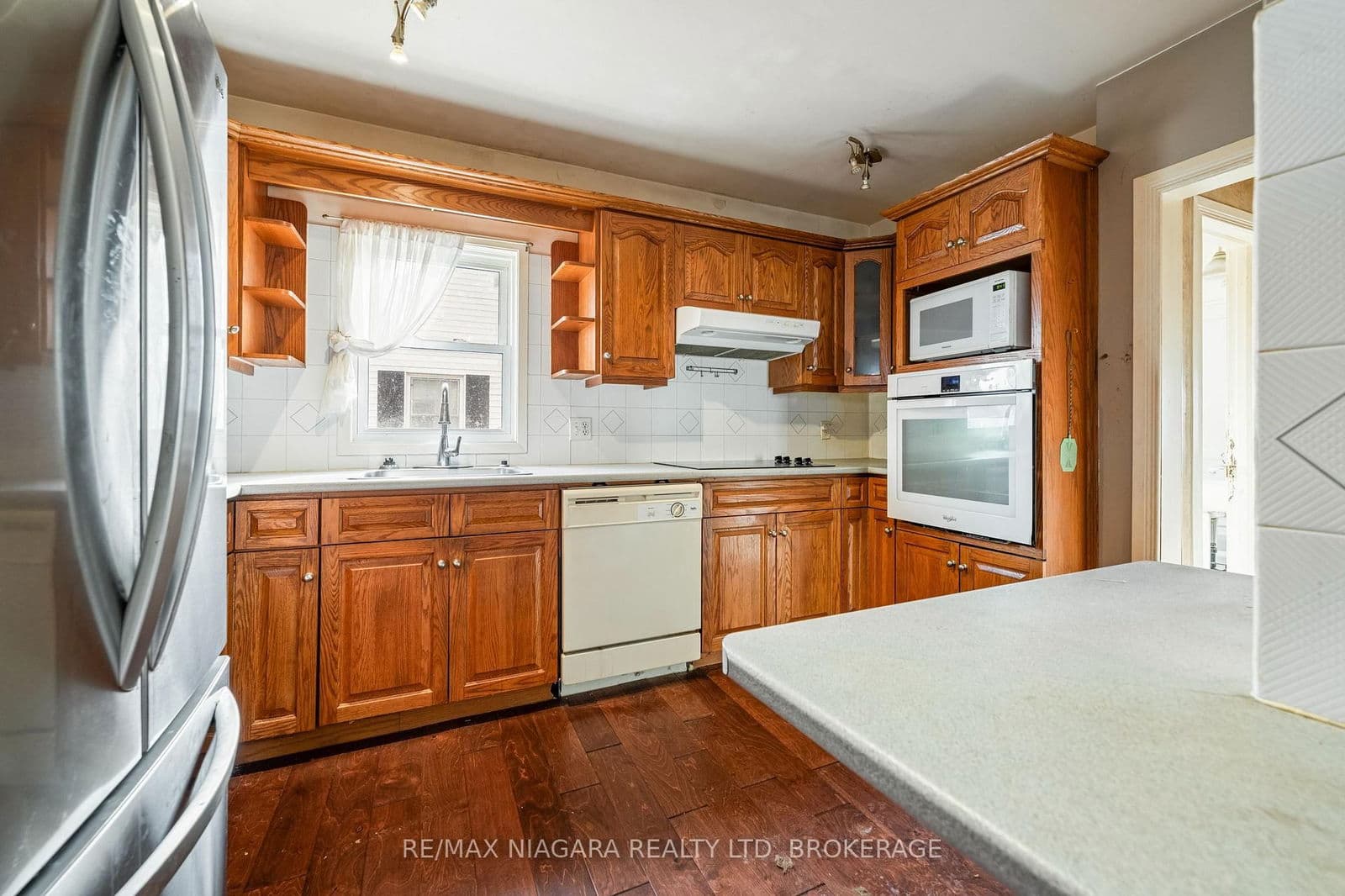 Detached at 12 Admiral Road, St. Catharines, ON - Photo 10 - RE/MAX Garden City Realty