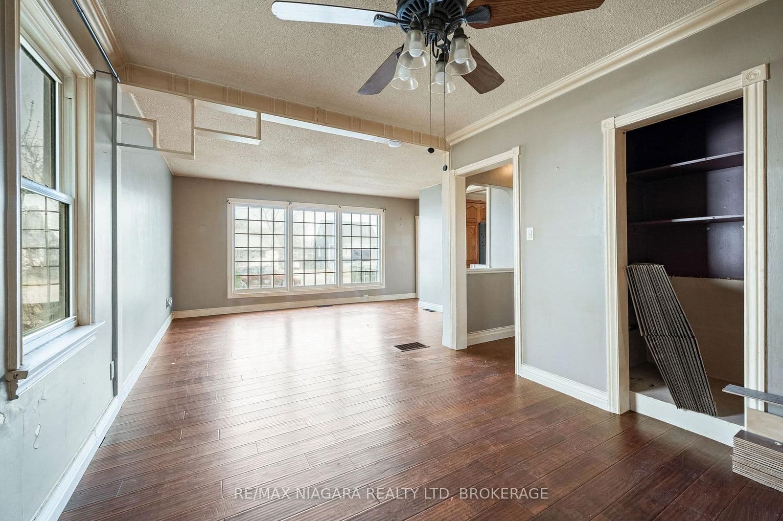 Detached at 12 Admiral Road, St. Catharines, ON - Photo 16 - RE/MAX Garden City Realty