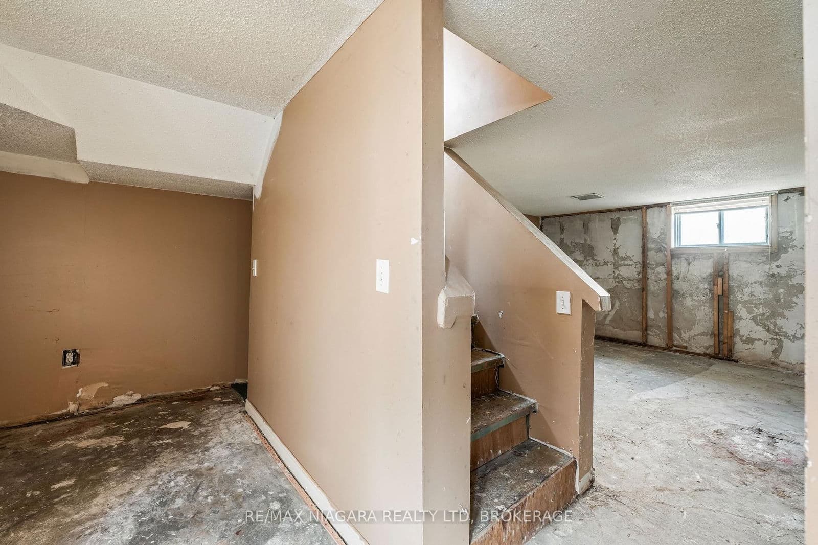 Detached at 12 Admiral Road, St. Catharines, ON - Photo 23 - RE/MAX Garden City Realty