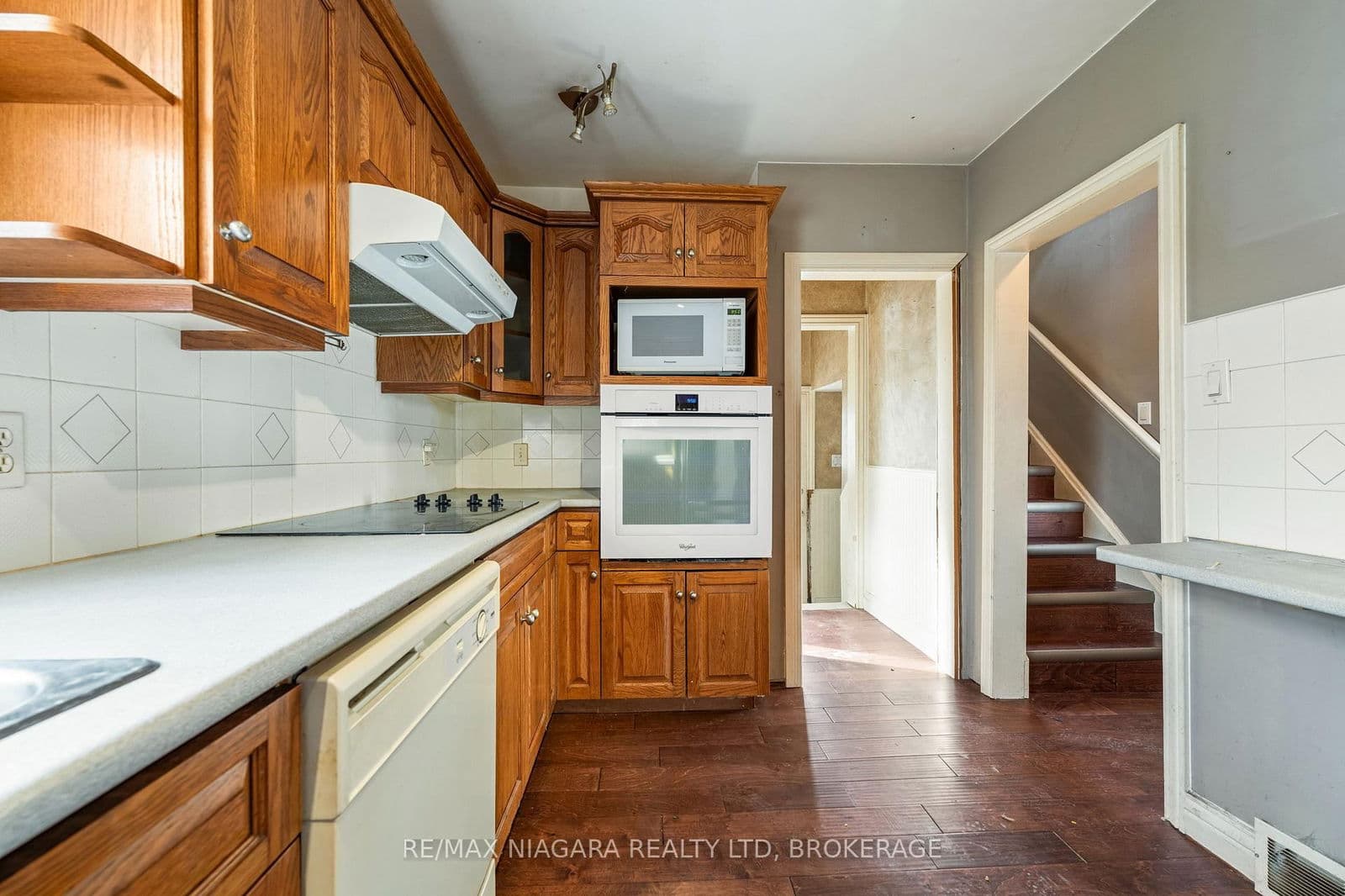 Detached at 12 Admiral Road, St. Catharines, ON - Photo 6 - RE/MAX Garden City Realty