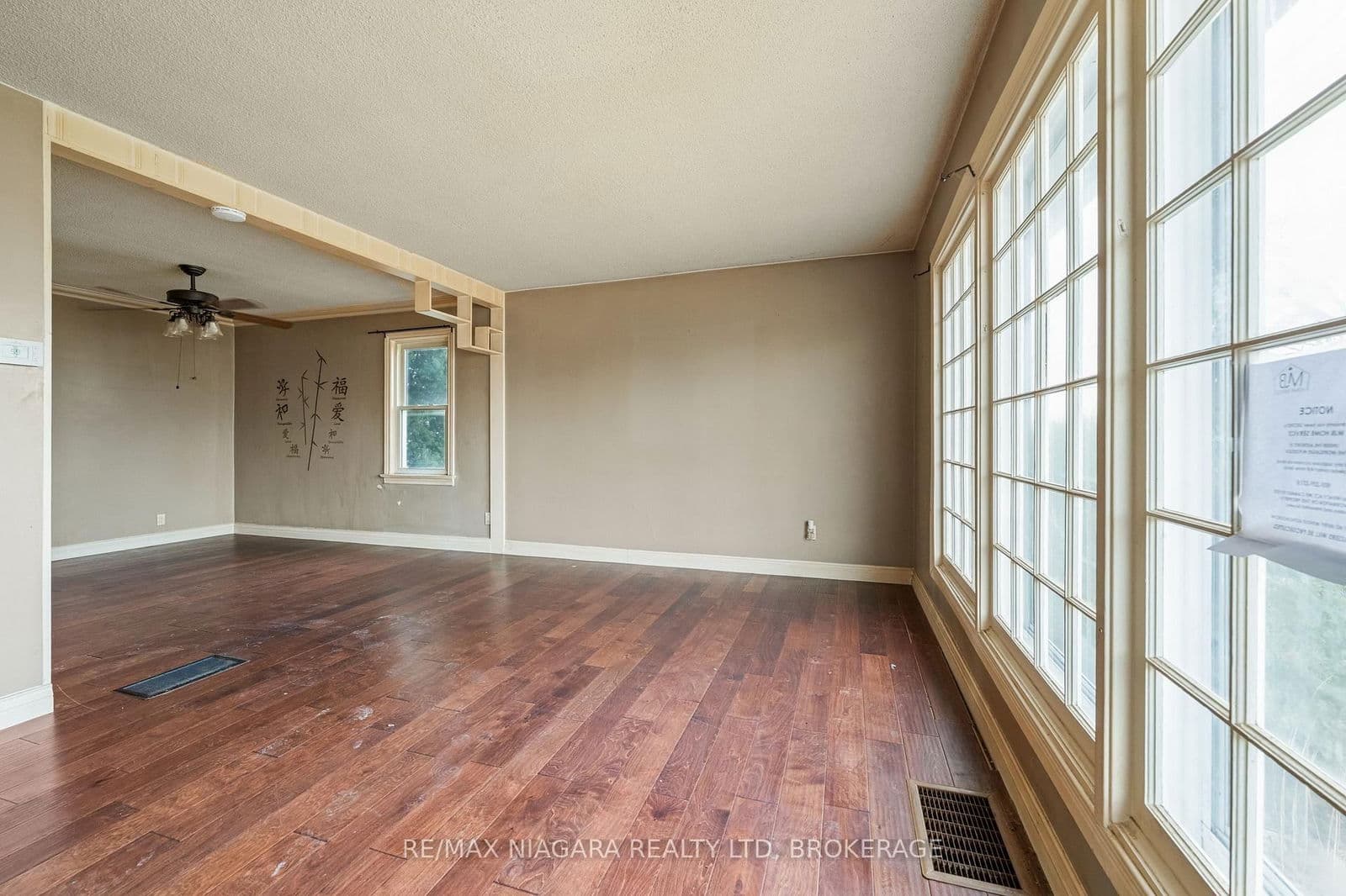 Detached at 12 Admiral Road, St. Catharines, ON - Photo 8 - RE/MAX Garden City Realty