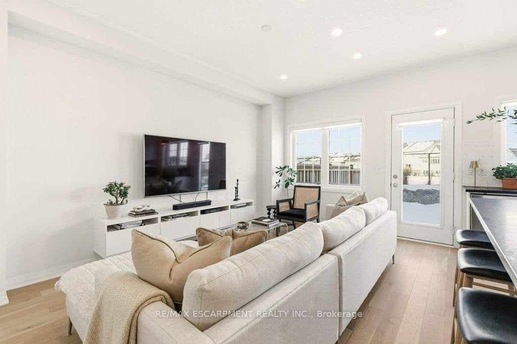 Att/Row/Townhouse at 3998 Fracchioni Drive, Lincoln, ON - Photo 10 - RE/MAX Garden City Realty