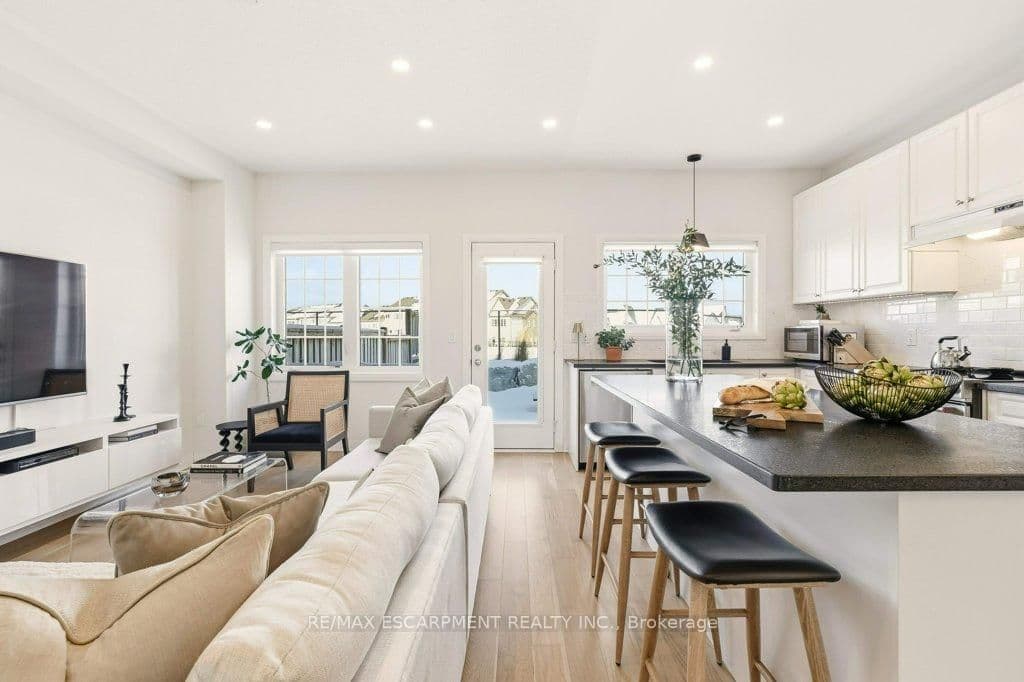 Att/Row/Townhouse at 3998 Fracchioni Drive, Lincoln, ON - Photo 12 - RE/MAX Garden City Realty