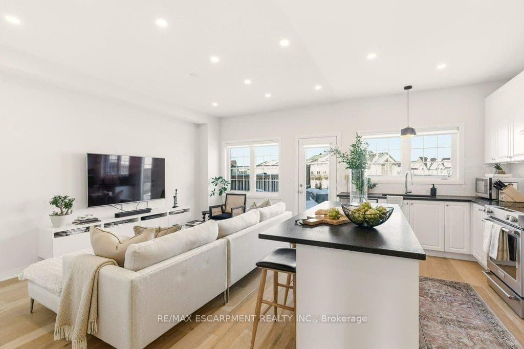 Att/Row/Townhouse at 3998 Fracchioni Drive, Lincoln, ON - Photo 13 - RE/MAX Garden City Realty