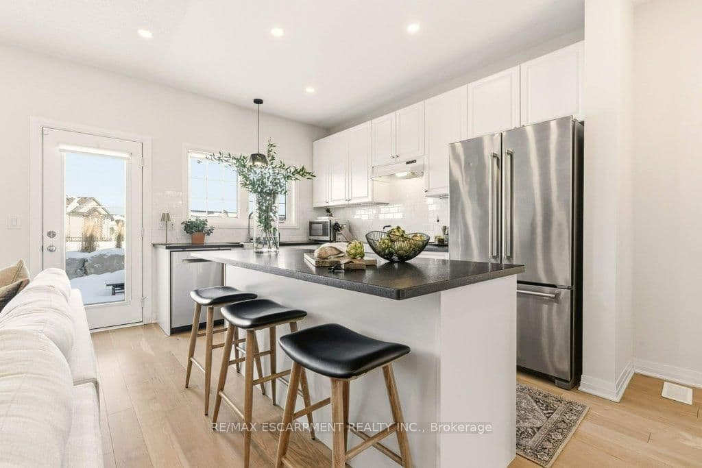 Att/Row/Townhouse at 3998 Fracchioni Drive, Lincoln, ON - Photo 15 - RE/MAX Garden City Realty