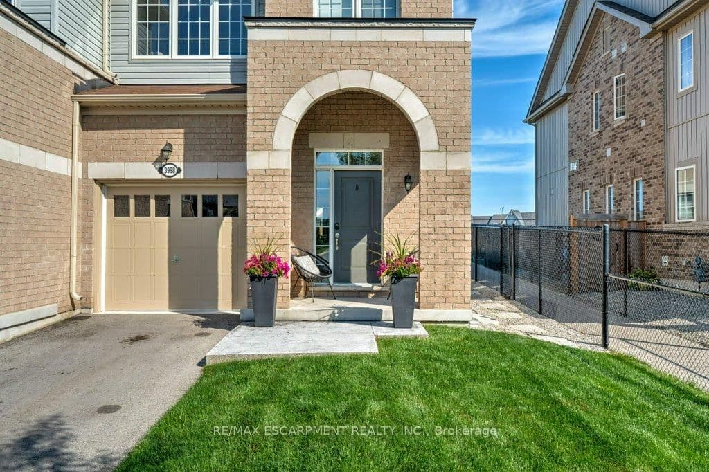 Att/Row/Townhouse at 3998 Fracchioni Drive, Lincoln, ON - Photo 2 - RE/MAX Garden City Realty