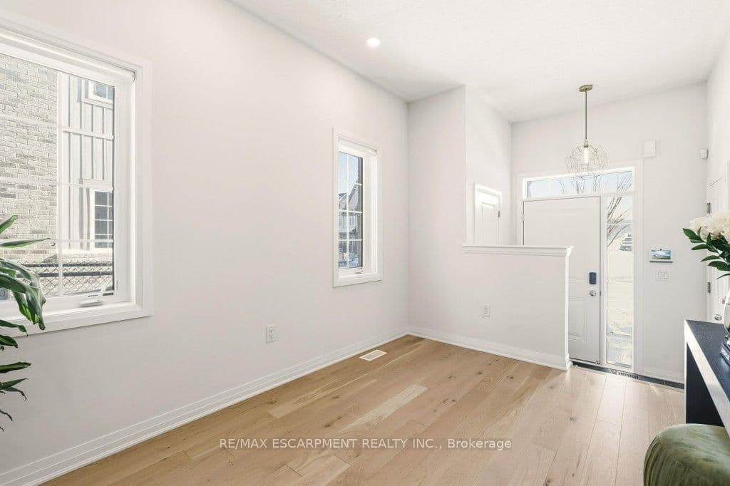 Att/Row/Townhouse at 3998 Fracchioni Drive, Lincoln, ON - Photo 4 - RE/MAX Garden City Realty