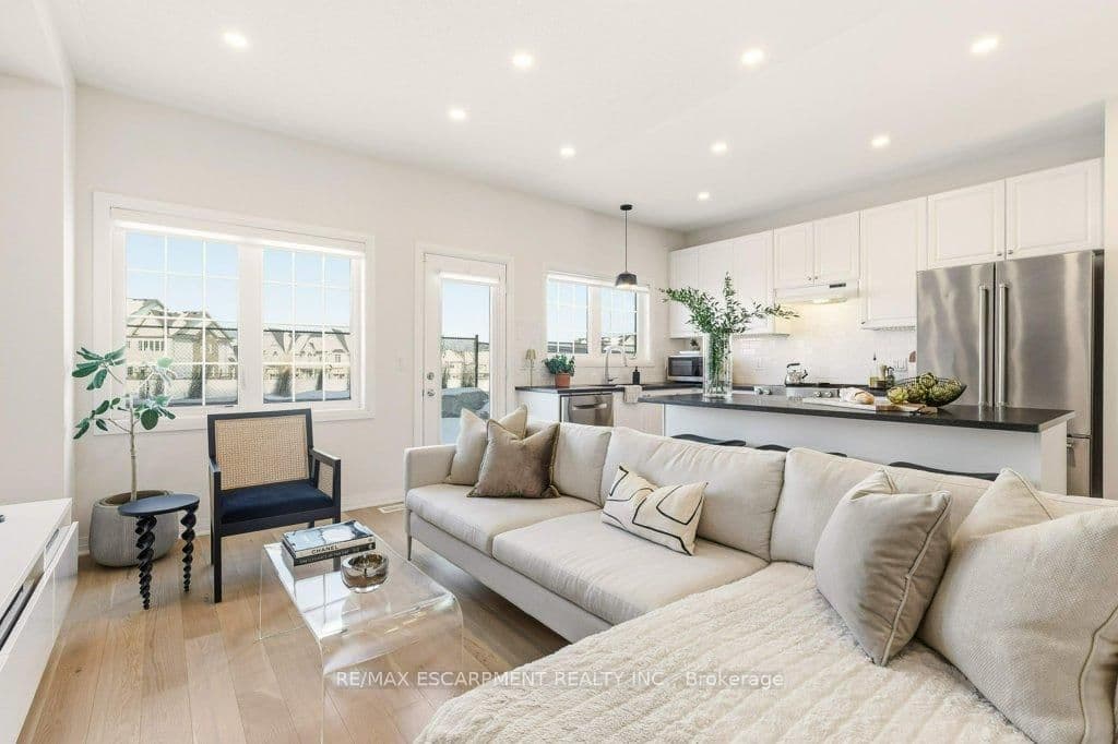 Att/Row/Townhouse at 3998 Fracchioni Drive, Lincoln, ON - Photo 7 - RE/MAX Garden City Realty