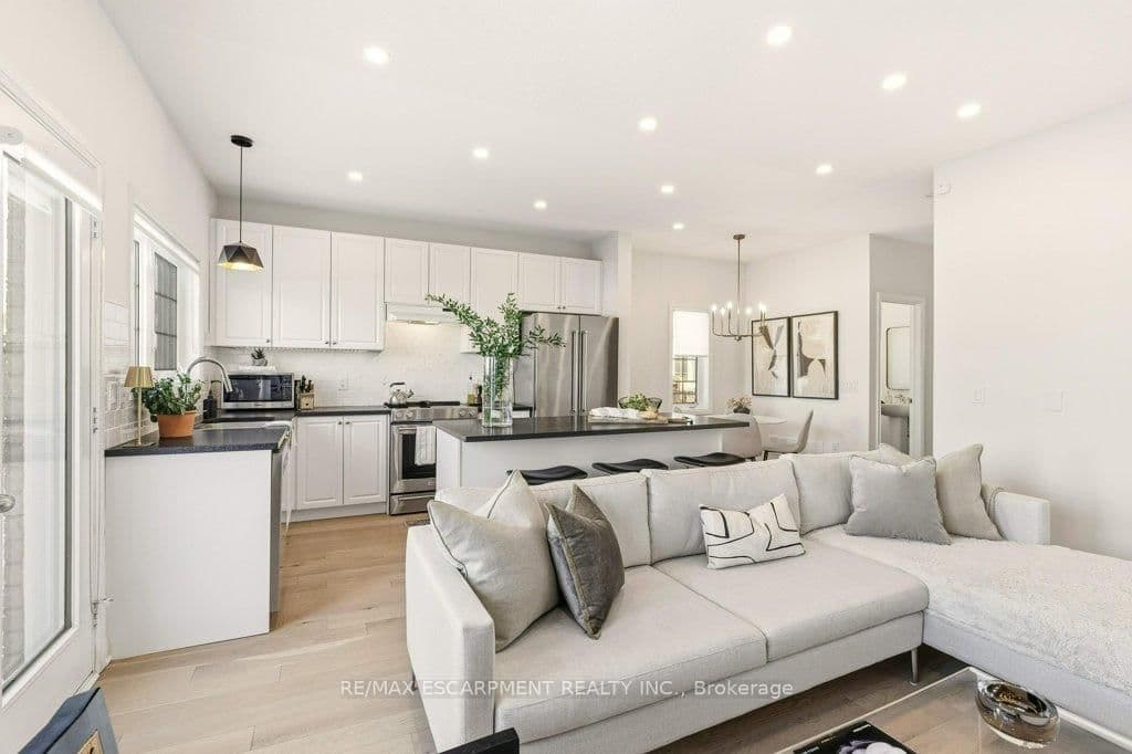 Att/Row/Townhouse at 3998 Fracchioni Drive, Lincoln, ON - Photo 8 - RE/MAX Garden City Realty