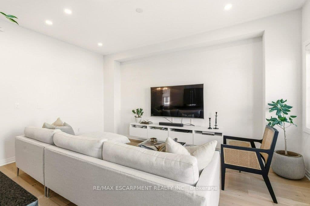 Att/Row/Townhouse at 3998 Fracchioni Drive, Lincoln, ON - Photo 9 - RE/MAX Garden City Realty