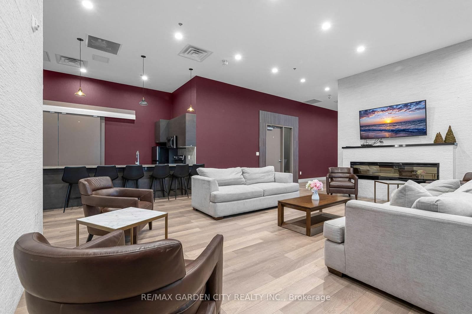 Condo Apartment at 814- 550 North Service Road, Grimsby, ON - Photo 17 - RE/MAX Garden City Realty