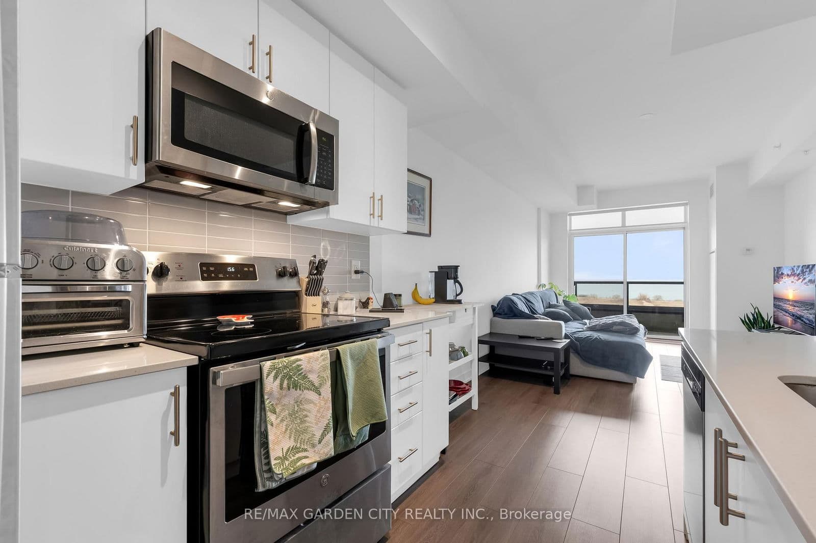 Condo Apartment at 814- 550 North Service Road, Grimsby, ON - Photo 3 - RE/MAX Garden City Realty