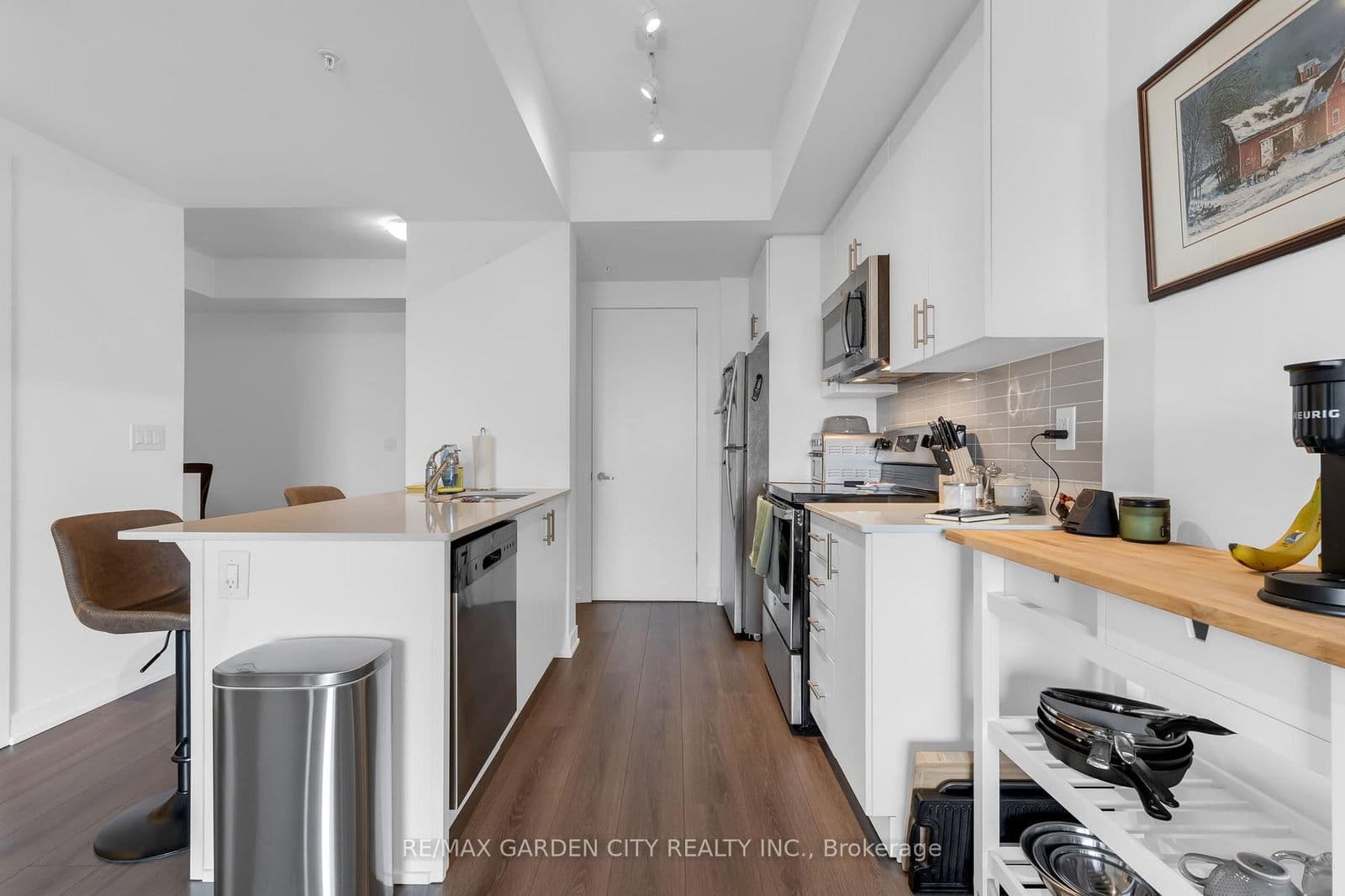 Condo Apartment at 814- 550 North Service Road, Grimsby, ON - Photo 4 - RE/MAX Garden City Realty